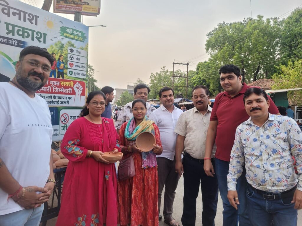 हमारी धरोहर पक्षियों को जीवन देने सराहनीय प्रयास -शक्ति के अग्रवाल युवा मंडल ने बांटे मिट्टी के सीकोरे-पक्षियों को गर्मी में पानी पिलाने का एक अहम अभियान हमारी धरोहर पक्षियों को जीवन देने सराहनीय प्रयास -शक्ति के अग्रवाल युवा मंडल ने बांटे मिट्टी के सीकोरे-पक्षियों को गर्मी में पानी पिलाने का एक अहम अभियान kshititech