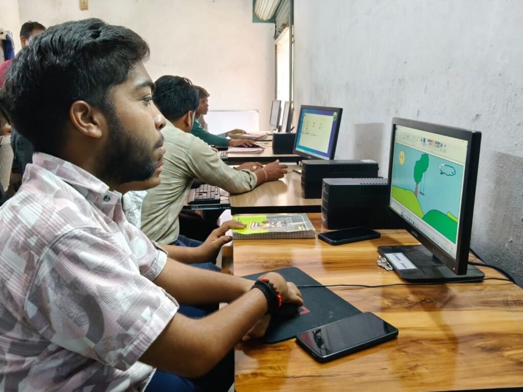 डिजिटल तकनीक का ज्ञान मिलेगा ग्रामीण विद्यार्थियों को-वेदांता पावर सक्ती थर्मल प्लांट संचालित निःशुल्क कंप्यूटर सेंटर से 60 विद्यार्थियों को मिल रहा लाभ- तीन ग्राम पंचायतों के विद्यार्थियों ने कराया कंप्यूटर प्रशिक्षण केंद्र में पंजीयन, पहल से माता-पिता उत्साहित kshititech