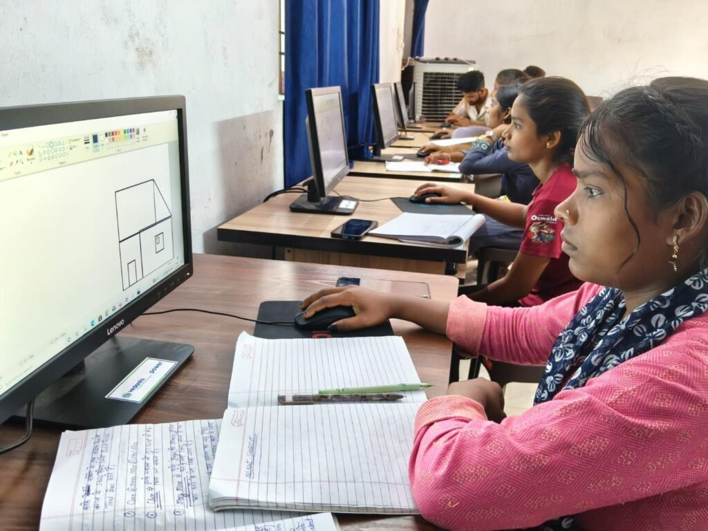 डिजिटल तकनीक का ज्ञान मिलेगा ग्रामीण विद्यार्थियों को-वेदांता पावर सक्ती थर्मल प्लांट संचालित निःशुल्क कंप्यूटर सेंटर से 60 विद्यार्थियों को मिल रहा लाभ- तीन ग्राम पंचायतों के विद्यार्थियों ने कराया कंप्यूटर प्रशिक्षण केंद्र में पंजीयन, पहल से माता-पिता उत्साहित kshititech