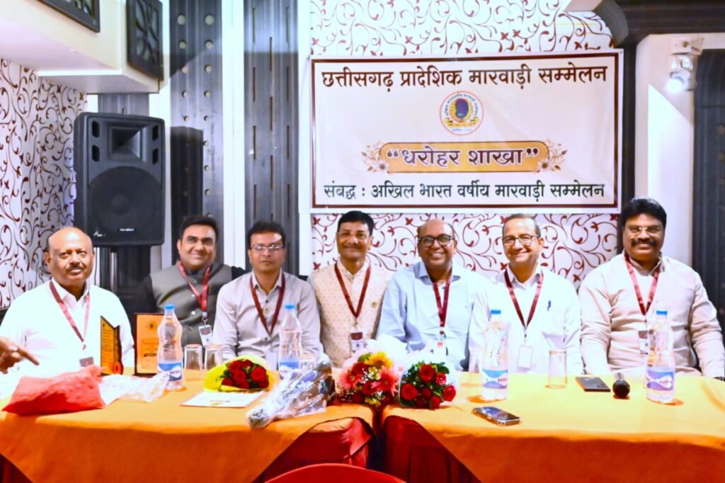 80 साल पुराने अखिल भारतवर्षीय मारवाड़ी सम्मेलन की धरोहर शाखा रायपुर का हुआ नवीन गठन.अध्यक्ष बनाए गए कैलाश छापड़िया तो वहीं सचिव की जिम्मेदारी संभालेगे नितेश अग्रवाल. नितेश ने कहा-संस्था की स्थापना के अनुरूप किए जाएंगे रचनात्मक कार्य. नए पदाधिकारियो को दिलाई गई शपथ kshititech