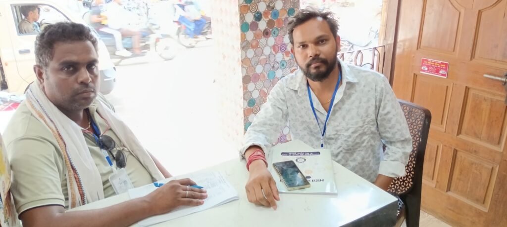 घर घर जाकर प्रगणक ले रहे जनगणना की जानकारी. शक्ति नगर पालिका क्षेत्र में वृहद रूप से चालू हुआ जनगणना का अभियान. प्रत्येक नागरिक जनगणना संबंधी जानकारियां दें प्राथमिकता से kshititech
