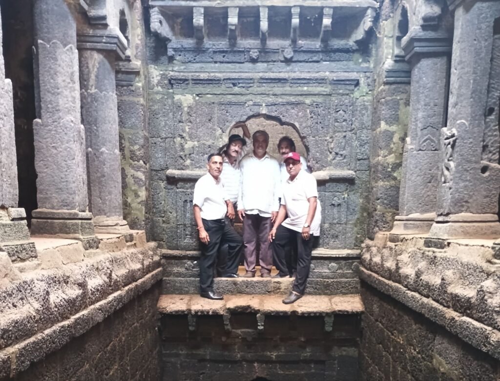 डॉ. राम विजय शर्मा ने हट्टा की बावड़ी पर किया शोध. देश के विभिन्न स्थानों पर अलग-अलग विषयों पर शोध कर रहे हैं डॉ राम विजय शर्मा. इतिहास से जुड़े कठिन विषयों पर शोधकर्ता के रूप में पहचान है डॉक्टर शर्मा की kshititech