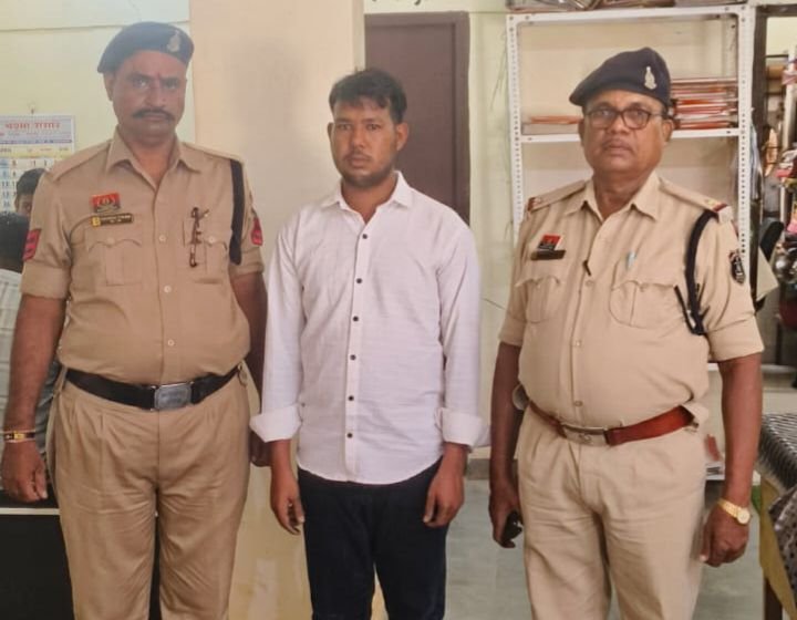 शक्ति जिला पुलिस की खबरें एक साथ- चंद्रपुर पुलिस में अवैध रेत उत्खनन पर करी बड़ी कार्रवाई.05 वाहन किये जब्त. कलमां स्थित महानदी तट पर कर रहे थे अवैध खुदाई एवं परिवहन.मालखरौदा पुलिस ने छपोरा फर्जी बैंक मामले में फरार आरोपी को किया गिरफ्तार.दुष्कर्म के आरोपी को भी भेजा जेल.जैजैपुर थाना अंतर्गत छेड़छाड़ का आरोपी हुआ गिरफ्तार. पुलिस कप्तान ठाकुर साहब के नेतृत्व में सक्रिय है शक्ति जिले की पुलिस kshititech