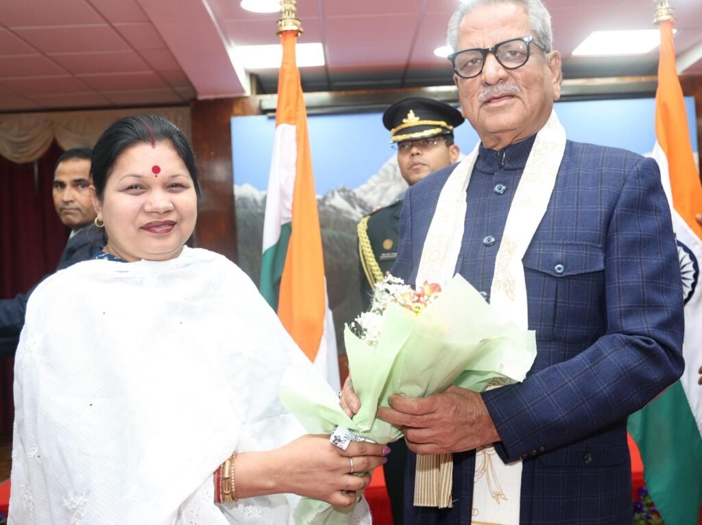 सांसद जी की आत्मीय मुलाकात-सिक्किम के राज भवन में महामहिम राज्यपाल से मुलाकात की सांसद कमलेश जांगड़े ने. मुलाकात के बाद सांसद जांगड़े ने कहा- राज्यपाल जी से समसमायिक विषयों पर हुई सार्थक चर्चा. केंद्रीय मंत्री अनुराग ठाकुर भी रहे मौजूद kshititech