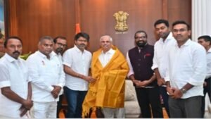 पल- पल बदलती तमिलनाडु की राजनीति-थलपति विजय की शपथ पर लगा ग्रहण, सिर्फ 116 नामों की ही लिस्ट दे पाए, अब कैसे बनेंगे सीएम? लोक भवन ने कहा 116 विधायकों के समर्थन की मिली है चिट्ठी पल- पल बदलती तमिलनाडु की राजनीति-थलपति विजय की शपथ पर लगा ग्रहण, सिर्फ 116 नामों की ही लिस्ट दे पाए, अब कैसे बनेंगे सीएम? लोक भवन ने कहा 116 विधायकों के समर्थन की मिली है चिट्ठी kshititech