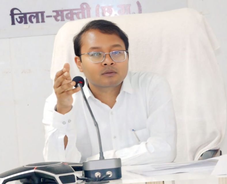 10 खबर एक साथ-मंगलवार को शक्ति जिले में तोपनो साहब ने ली समय सीमा की बैठक. जनदर्शन में समस्याएं सुनी साहब जी ने, जिले में 21 दिनों के खेल प्रशिक्षण कार्यक्रम का होगा आयोजन. सुशासन तिहार के समाधान शिविर को लेकर अधिकारियों को दिए गए निर्देश. जिला स्तरीय आधार निगरानी समिति की बैठक संपन्न kshititech