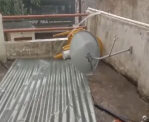 30 मिनट के तूफान ने जमकर तबाही मचाई शक्ति शहर में. पूरे जिले में जनजीवन अस्त व्यस्त. विद्युत व्यवस्था भी हुई ध्वस्त.बिजली विभाग के अधिकारी- कर्मचारी जुटे विद्युत आपूर्ति बहाल करने में. नगर पालिका शक्ति के अध्यक्ष श्याम सुंदर अग्रवाल ने भी लिया तूफान से प्रभावित क्षेत्र का जायजा. तूफान इस गति का अंदाजा नहीं था लोगों को kshititech