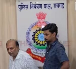 अब तक की सबसे बड़ी नगद रकम की बरामदगी- रायगढ़ में सट्टा खाई वालों से एक करोड़ दो लाख रुपए नगद बरामद. बड़ा खाईवाल करण चौधरी अग्रवाल पुलिस की गिरफ्त में. रायगढ़ एसएसपी ने दी जानकारी. मेडिकल स्टोर एवं पेट्रोल पंपों के माध्यम से करते थे खाईवाल वित्तीय लेनदेन kshititech