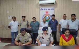 अब तक की सबसे बड़ी नगद रकम की बरामदगी- रायगढ़ में सट्टा खाई वालों से एक करोड़ दो लाख रुपए नगद बरामद. बड़ा खाईवाल करण चौधरी अग्रवाल पुलिस की गिरफ्त में. रायगढ़ एसएसपी ने दी जानकारी. मेडिकल स्टोर एवं पेट्रोल पंपों के माध्यम से करते थे खाईवाल वित्तीय लेनदेन kshititech
