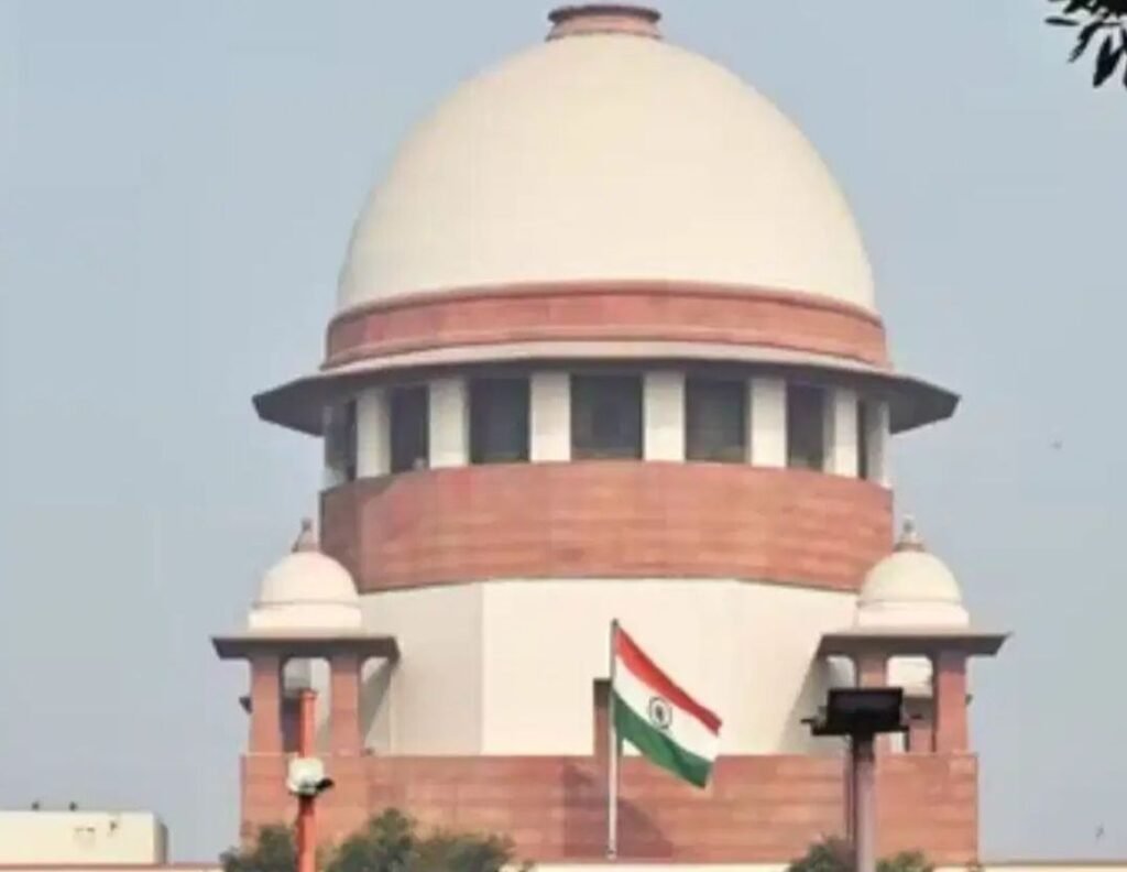 सुप्रीम कोर्ट ने कहा-हिंदू धर्म जीवन जीने का तरीका.मंदिर जाना जरूरी नहीं. घर के अंदर दीपक जलाना भी किसी विश्वास को साबित करने के लिए है पर्याप्त. 13 मई को एक मामले की सुनवाई के दौरान करी सुप्रीम कोर्ट ने टिप्पणी सुप्रीम कोर्ट ने कहा-हिंदू धर्म जीवन जीने का तरीका.मंदिर जाना जरूरी नहीं. घर के अंदर दीपक जलाना भी किसी विश्वास को साबित करने के लिए है पर्याप्त. 13 मई को एक मामले की सुनवाई के दौरान करी सुप्रीम कोर्ट ने टिप्पणी kshititech