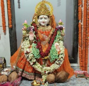 एक सदी से अधिक पुरानी आस्था की अमर गाथा को नया जीवन.श्री बांके बिहारी सहित 7 विग्रह की हुई स्थापना.भगवान श्री बांके बिहारी की निकली भव्य शोभायात्रा सैकड़ो की तादाद में श्रद्धालु झुमते नाचते दिखे. 175 साल पुराने मंदिर की संपन्न हुई विग्रह प्राण प्रतिष्ठा. ट्रस्ट के अध्यक्ष डॉ अशोक अग्रवाल ने दी जानकारी kshititech