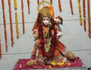 एक सदी से अधिक पुरानी आस्था की अमर गाथा को नया जीवन.श्री बांके बिहारी सहित 7 विग्रह की हुई स्थापना.भगवान श्री बांके बिहारी की निकली भव्य शोभायात्रा सैकड़ो की तादाद में श्रद्धालु झुमते नाचते दिखे. 175 साल पुराने मंदिर की संपन्न हुई विग्रह प्राण प्रतिष्ठा. ट्रस्ट के अध्यक्ष डॉ अशोक अग्रवाल ने दी जानकारी kshititech