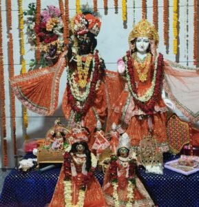 एक सदी से अधिक पुरानी आस्था की अमर गाथा को नया जीवन.श्री बांके बिहारी सहित 7 विग्रह की हुई स्थापना.भगवान श्री बांके बिहारी की निकली भव्य शोभायात्रा सैकड़ो की तादाद में श्रद्धालु झुमते नाचते दिखे. 175 साल पुराने मंदिर की संपन्न हुई विग्रह प्राण प्रतिष्ठा. ट्रस्ट के अध्यक्ष डॉ अशोक अग्रवाल ने दी जानकारी kshititech