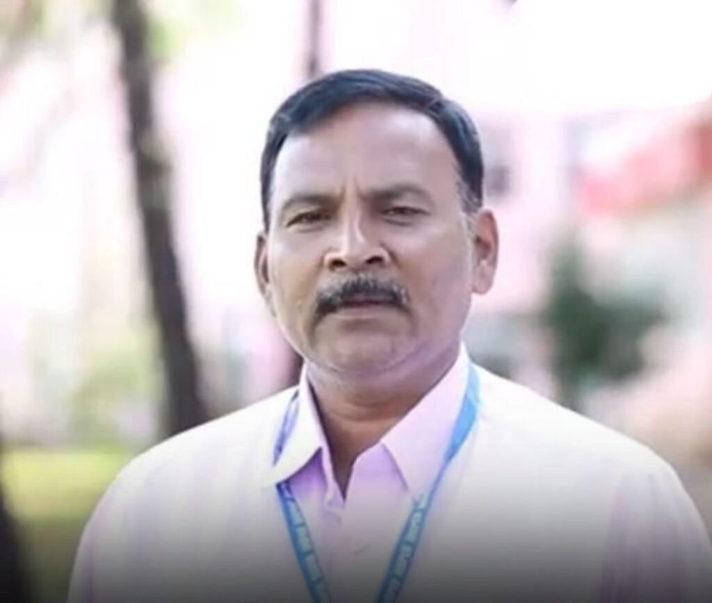 NEET पेपर लीक का मास्टरमाइंड निकला केमिस्ट्री का लेक्चरर, पुणे से CBI ने दबोचा. ढाई लाख विद्यार्थियों के भविष्य से खिलवाड़ करने का गुनाहगार है लेक्चरर kshititech