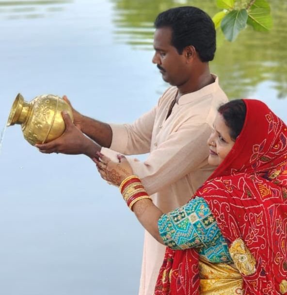 शक्ति जिले में उत्साह के साथ महिलाओं ने मनाया वट सावित्री पूजा का पर्व. छत्तीसगढ़ प्रदेश घर वापसी प्रमुख अंजू ग़बेल ने कहा- वट वृक्ष की पूजा होती है ईश्वर की साक्षात आराधना. अंजू ने भी महिलाओं के साथ करी वट सावित्री की पूजा kshititech