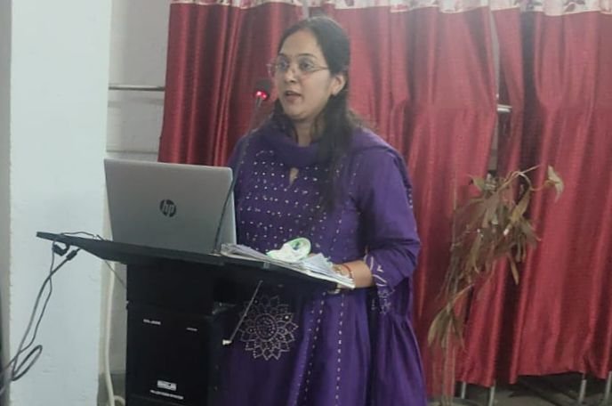 डिम्पल अग्रवाल को मिली पीएचडी की उपाधि "आदिवासी एवं गैर आदिवासी महिलाओं के वित्तीय सशक्तिकरण" पर किया शोध. खरसिया शहर की मेधावी बेटी एवं कटघोरा के प्रतिष्ठित अग्रवाल परिवार की बहू है डिंपल. शासकीय महाविद्यालय चपले में सहायक प्रोफेसर है डिंपल डिम्पल अग्रवाल को मिली पीएचडी की उपाधि "आदिवासी एवं गैर आदिवासी महिलाओं के वित्तीय सशक्तिकरण" पर किया शोध. खरसिया शहर की मेधावी बेटी एवं कटघोरा के प्रतिष्ठित अग्रवाल परिवार की बहू है डिंपल. शासकीय महाविद्यालय चपले में सहायक प्रोफेसर है डिंपल kshititech