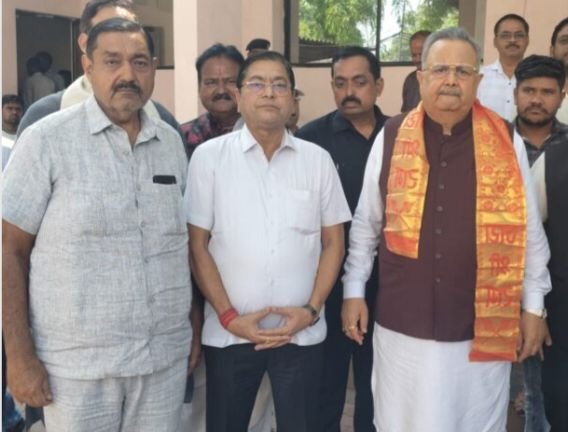 शक्ति के वरिष्ठ पत्रकार राजकुमार दरयानी एवं श्यामसुंदर अग्रवाल को राजधानी रायपुर में आयोजित राज्य स्तरीय कार्यक्रम में मिला सम्मान. विधानसभा अध्यक्ष डॉ रमन सिंह रहे मौजूद kshititech