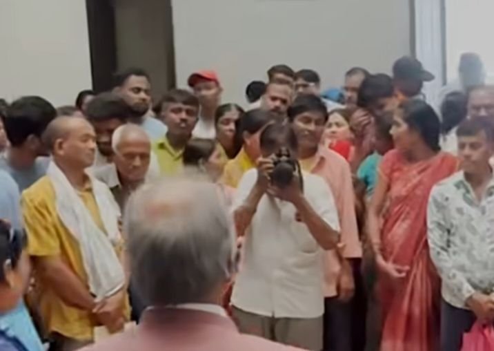 सांसद बृजमोहन अग्रवाल ने अपने संसदीय क्षेत्र के जरूरतमंद लोगों को किया स्वेच्छानुदान सहायता राशि के चेक का वितरण. बृजमोहन ने कहा- यह सेवा सहयोग केवल आर्थिक सहायता नहीं. बल्कि सर्व वर्ग के लोगों को लेकर आगे बढ़ने का एक छोटा सा प्रयास kshititech