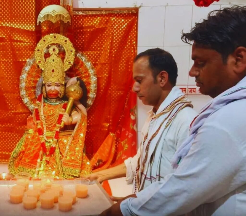 मेरे भगवान क्यों रहेंगे गर्मी में-हरियाणा के मंदिरों में देवी देवताओं के गर्भ गृह में लगाए जा रहे एयर कंडीशनर और कुलर.भगवान की सेवा का भी बदला स्वरूप. भोग में अर्पित किए जा रहे शीतल पेय पदार्थ मेरे भगवान क्यों रहेंगे गर्मी में-हरियाणा के मंदिरों में देवी देवताओं के गर्भ गृह में लगाए जा रहे एयर कंडीशनर और कुलर.भगवान की सेवा का भी बदला स्वरूप. भोग में अर्पित किए जा रहे शीतल पेय पदार्थ kshititech