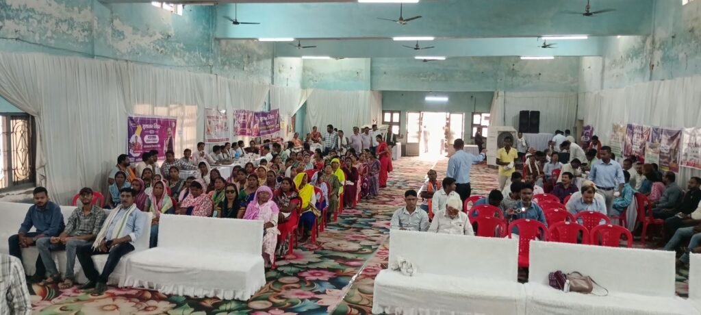 नगर पालिका शक्ति द्वारा सुशासन तिहार के समाधान शिविर का हुआ 21 मई को आयोजन. पांच परिवारों को पीएम आवास की चाबी. पीएम आवास का अनुज्ञा पत्र एवं जन्म प्रमाण पत्रों का हुआ वितरण. सांसद कमलेश जांगड़े. कलेक्टर साहब एवं नगर पालिका अध्यक्ष श्यामसुंदर अग्रवाल रहे मौजूद kshititech