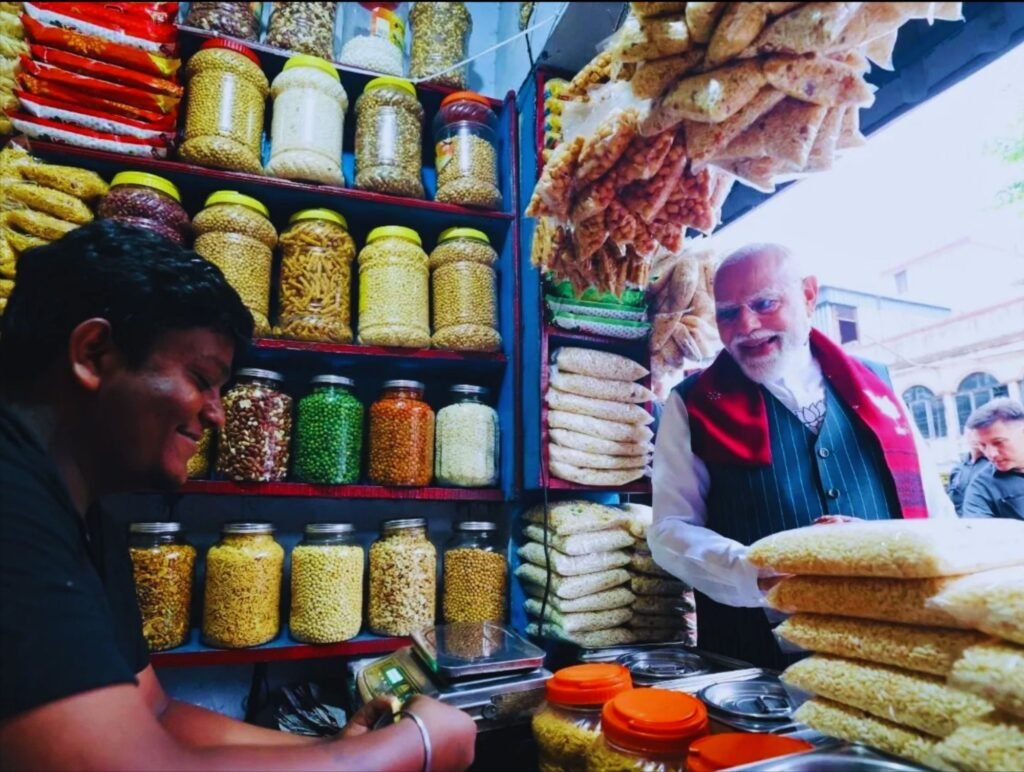 बंगाल चुनाव में मोदी साहब को झालमुरी खिलाने वाले विक्रम को मिली बांग्लादेश पाकिस्तान से बम से उडाने की धमकी. रातों रात सेलिब्रिटी बन गया था विक्रम बंगाल चुनाव में मोदी साहब को झालमुरी खिलाने वाले विक्रम को मिली बांग्लादेश पाकिस्तान से बम से उडाने की धमकी. रातों रात सेलिब्रिटी बन गया था विक्रम kshititech