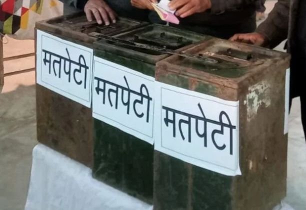 कशमकश होंगे चुनाव-26 मई को सुबह 10:30 से प्रारंभ होगा मतदान. जिला अधिवक्ता संघ शक्ति के आठ पदों के लिए संपन्न होगा निर्वाचन. प्रत्याशियों का संपर्क अभियान अंतिम चरण में. मतदाताओं को रिझाने पार्टियों का भी दौर चल रहा जोरों से. अध्यक्ष/ सचिव पद के उम्मीदवार अपनी भविष्य की कार्य योजनाएं बता रहे हैं मतदाताओं को कशमकश होंगे चुनाव-26 मई को सुबह 10:30 से प्रारंभ होगा मतदान. जिला अधिवक्ता संघ शक्ति के आठ पदों के लिए संपन्न होगा निर्वाचन. प्रत्याशियों का संपर्क अभियान अंतिम चरण में. मतदाताओं को रिझाने पार्टियों का भी दौर चल रहा जोरों से. अध्यक्ष/ सचिव पद के उम्मीदवार अपनी भविष्य की कार्य योजनाएं बता रहे हैं मतदाताओं को kshititech