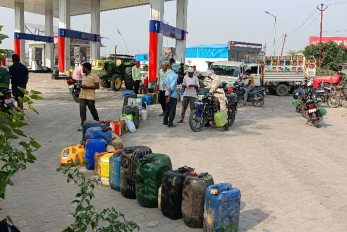 अब डिब्बों और जरीकेन में भी मिलेगा डीजल.खरीफ की तैयारी में किसानों को नहीं होगी परेशानी. मुख्यमंत्री विष्णु देव साय ने करी बड़ी घोषणा. 22 मई को लग गया था प्रतिबंध. खाद्य विभाग को भी दिए गए निर्देश. किसानों ने किया सीएम साहब का धन्यवाद अब डिब्बों और जरीकेन में भी मिलेगा डीजल.खरीफ की तैयारी में किसानों को नहीं होगी परेशानी. मुख्यमंत्री विष्णु देव साय ने करी बड़ी घोषणा. 22 मई को लग गया था प्रतिबंध. खाद्य विभाग को भी दिए गए निर्देश. किसानों ने किया सीएम साहब का धन्यवाद kshititech