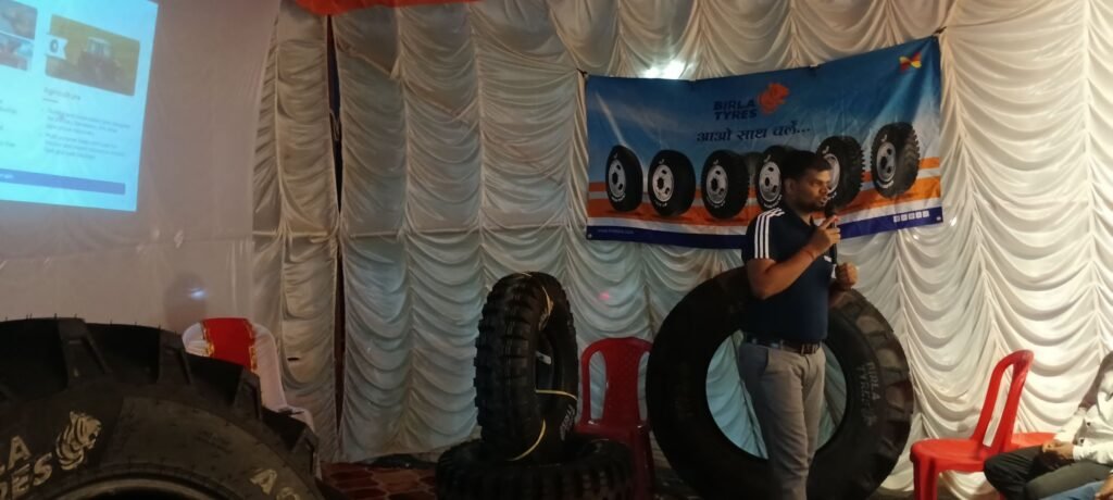 बिरला टायर बना किसानों की पहली पसंद शक्ति जिला मुख्यालय में 26 मई को आयोजित बिरला टायर के सम्मेलन में पहुंचे सैकड़ो कृषक. एस एन टायर ने किया था आयोजन. किसानों ने कहा- बिरला टायर सालों साल तक चलने वाला भरोसे का है उनका साथी. कंपनी के नए टायरों की भी हुई लॉन्चिंग. 35 सालों से बिरला टायर दुनिया के अनेकों देशो में है लोगों की पसंद बिरला टायर बना किसानों की पहली पसंद शक्ति जिला मुख्यालय में 26 मई को आयोजित बिरला टायर के सम्मेलन में पहुंचे सैकड़ो कृषक. एस एन टायर ने किया था आयोजन. किसानों ने कहा- बिरला टायर सालों साल तक चलने वाला भरोसे का है उनका साथी. कंपनी के नए टायरों की भी हुई लॉन्चिंग. 35 सालों से बिरला टायर दुनिया के अनेकों देशो में है लोगों की पसंद kshititech