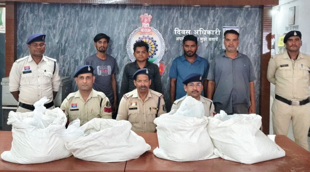 शक्ति पुलिस की बड़ी सफलता-अवैध महुआ शराब कारोबार पर सक्ती पुलिस की बड़ी एवं निर्णायक कार्यवाही। 160 लीटर कच्ची शराब की गई जब्त. शक्ति टी आई पटेल की सक्रियता से तीन अलग-अलग मामलों में चार आरोपी गिरफ्तार शक्ति पुलिस की बड़ी सफलता-अवैध महुआ शराब कारोबार पर सक्ती पुलिस की बड़ी एवं निर्णायक कार्यवाही। 160 लीटर कच्ची शराब की गई जब्त. शक्ति टी आई पटेल की सक्रियता से तीन अलग-अलग मामलों में चार आरोपी गिरफ्तार kshititech