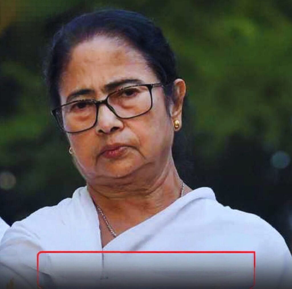 धार्मिक भावनाएं भड़काने के आरोप में टीएमसी प्रमुख और पूर्व मुख्यमंत्री ममता बनर्जी के खिलाफ थाने में मामला दर्ज. शिकायतकर्ता के अनुसार- बनर्जी ने कहा था कि कोई खास समुदाय अगर चाहे तो वह 5 मिनट के अंदर दूसरों को खत्म कर सकता है kshititech