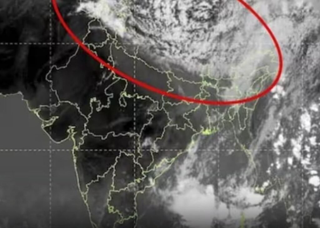 होगी झमाझम बारिश- 2500 किलोमीटर चौड़े बदल भारत की ओर कर रहे हैं प्रवेश kshititech