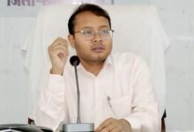 शक्ति जिले के किसानों को नैनो यूरिया की तकनीक से जागरूक करने अभियान चलाने कलेक्टर ने दिए कृषि विभाग को निर्देश. लंबित राजस्व मामलो के त्वरित निराकरण हेतु कलेक्टर साहब गंभीर बैठक में उपस्थित अधिकारियों को कहा शीघ्र निराकरण हो मामलों का. आज मंगलवार को समय सीमा की बैठक को संबोधित कर रहे थे तोपनो साहब. कल 10 जून को जिले में सुशासन तिहार के समाधान शिविरों का होगा समापन kshititech