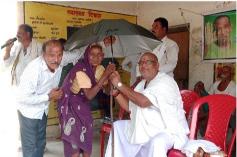 12 जून को रैनखोल गांव में आदिवासी समुदाय के लोगों को किया गया छाते का वितरण. बारिश मौसम को देखते हुए अघोर पीठ जन सेवा अभेद आश्रम बोइरडीह ने करी पहल 12 जून को रैनखोल गांव में आदिवासी समुदाय के लोगों को किया गया छाते का वितरण. बारिश मौसम को देखते हुए अघोर पीठ जन सेवा अभेद आश्रम बोइरडीह ने करी पहल kshititech