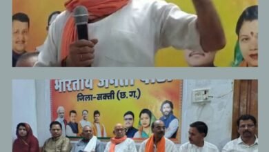 इमरजेंसी का वृतांत सुनाते आंखों से आंसू निकल पड़े मीसा बंदियों के-आपातकाल में जेलो की यात्रा करने वाले शक्ति के भाजपा नेताओं का किया गया सम्मान. आर्टिस्ट भाजपा नेता राम अवतार अग्रवाल ने कहा- देश में इमरजेंसी लगाने वाली तत्कालीन प्रधानमंत्री विपक्ष को ही करना चाहती थी नेस्तनाबूद kshititech