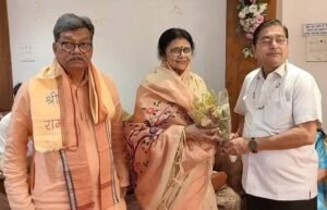 शक्ति में हुआ श्री राम कथा का भव्य शुभारंभ प्रसिद्ध कथा वाचक राजेंद्र प्रसाद रामायणी जी करवा रहे कथा का रसपान. 9 जून को कथा शुभारंभ पर पहुंचे महंत दंपति. नेता प्रतिपक्ष महंत. सांसद ज्योत्सना महंत।सूरज महंत सहित नगर पालिका अध्यक्ष श्यामसुंदर ने भी किया कथा श्रवण. श्री राम मानस मंडली शक्ति के मांगेराम अग्रवाल ने कहा- 51 टीकाकारों को किया जाएगा मानस हंस सम्मान से सम्मानित kshititech