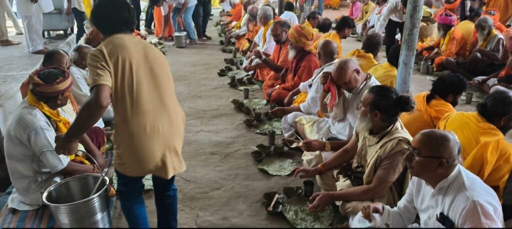 10 जून को छत्तीसगढ़ के मदकू द्वीप में हुआ विशाल संत सम्मेलन. छत्तीसगढ़ प्रदेश घर वापसी प्रमुख अंजू गबेल ने भी किया संत सम्मेलन को संबोधित. अंजू ने कहा- प्रदेश में सनातन धर्म की रक्षा के लिए लगातार प्रयासों की आवश्यकता.अवैध धनवंतरण के शिकार लोगों की हो रही घर वापसी.150 संतों की उपस्थिति में सनातन धर्म की रक्षा का लिया गया संकल्प kshititech