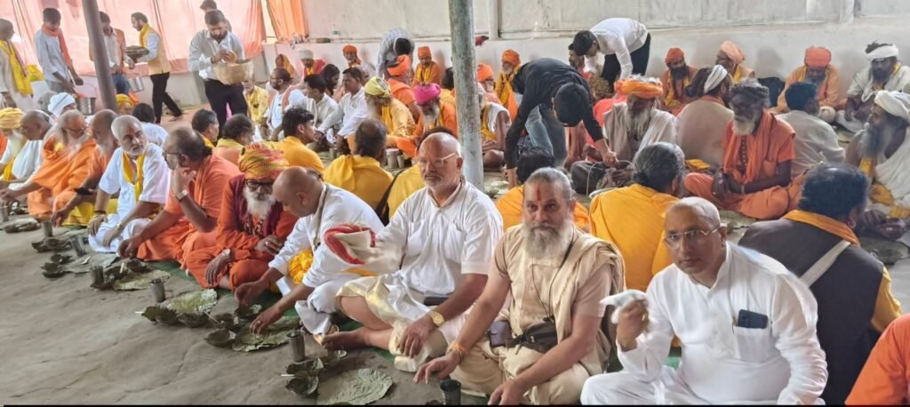 10 जून को छत्तीसगढ़ के मदकू द्वीप में हुआ विशाल संत सम्मेलन. छत्तीसगढ़ प्रदेश घर वापसी प्रमुख अंजू गबेल ने भी किया संत सम्मेलन को संबोधित. अंजू ने कहा- प्रदेश में सनातन धर्म की रक्षा के लिए लगातार प्रयासों की आवश्यकता.अवैध धनवंतरण के शिकार लोगों की हो रही घर वापसी.150 संतों की उपस्थिति में सनातन धर्म की रक्षा का लिया गया संकल्प kshititech