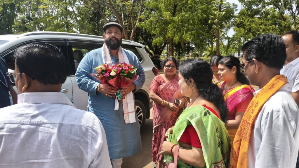 छत्तीसगढ़ में हो रहे अवैध धर्मांतरण को लेकर चर्चा करने उत्तर बस्तर के पंखाजूर पहुंचे प्रबल प्रताप सिंह जुदेव एवं अंजू ग़बेल हिंदू संगठनों से करी लंबी चर्चा. धर्मांतरण को रोकने अभियान चलाने स्थानीय कार्यकर्ताओं का बढ़ाया हौसला छत्तीसगढ़ में हो रहे अवैध धर्मांतरण को लेकर चर्चा करने उत्तर बस्तर के पंखाजूर पहुंचे प्रबल प्रताप सिंह जुदेव एवं अंजू ग़बेल हिंदू संगठनों से करी लंबी चर्चा. धर्मांतरण को रोकने अभियान चलाने स्थानीय कार्यकर्ताओं का बढ़ाया हौसला kshititech