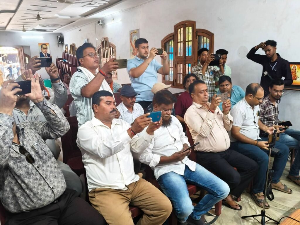 संविधान हत्या दिवस-प्रदेश के उद्योग मंत्री लखन देवांगन ने शक्ति के भाजपा कार्यालय में किया पत्रकार वार्ता को संबोधित. श्री देवांगन ने कहा- 25 जून 1975 का लोकतंत्र का वह काला अध्याय कभी बुलाया नहीं जा सकता संविधान हत्या दिवस-प्रदेश के उद्योग मंत्री लखन देवांगन ने शक्ति के भाजपा कार्यालय में किया पत्रकार वार्ता को संबोधित. श्री देवांगन ने कहा- 25 जून 1975 का लोकतंत्र का वह काला अध्याय कभी बुलाया नहीं जा सकता kshititech