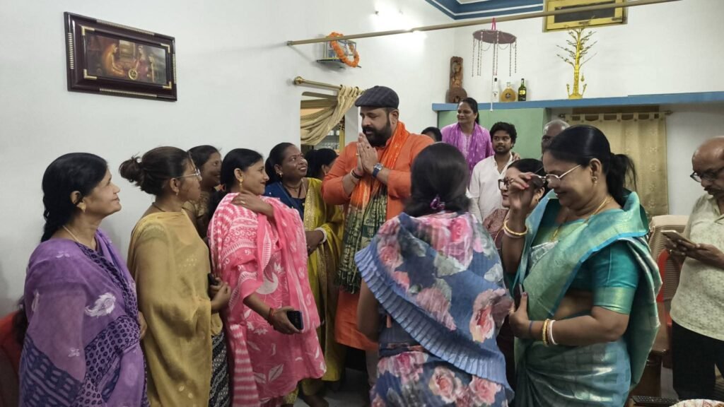 घर वापसी कार्यक्रम के पदाधिकारियो ने सुनी प्रधानमंत्री जी के मन की बात. बस्तर प्रवास के दौरान कार्यकर्ताओं के साथ राष्ट्रहित में किये जा रहे कार्यों से रूबरू हुए कार्यकर्ता. प्रबल प्रताप सिंह जूदेव के साथ पहुंची प्रदेश घर वापसी प्रमुख अंजू ग़बेल ने कहा- प्रधानमंत्री जी के मन की बात कार्यक्रम से बस्तर क्षेत्र में कार्यकर्ताओं में उत्साह kshititech