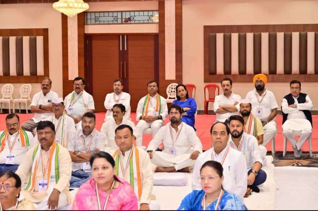 काम करने की नई ऊर्जा मिली अध्यक्षों को-कांग्रेस जिला अध्यक्षों के 10 दिवसीय प्रशिक्षण शिविर का हुआ 29 जून को समापन शक्ति जिला अध्यक्ष रश्मि गबेल भी पहुंची आवासिय प्रशिक्षण में. अंतिम दिवस राज्यसभा सांसद पवन खेड़ा ने किया समापन. पीसीसी अध्यक्ष दीपक बैज एवं नेता प्रतिपक्ष महंत भी रहे मौजूद. रश्मि गबेल ने कहा- शिविर में रहकर बहुत कुछ सीखने को मिला kshititech