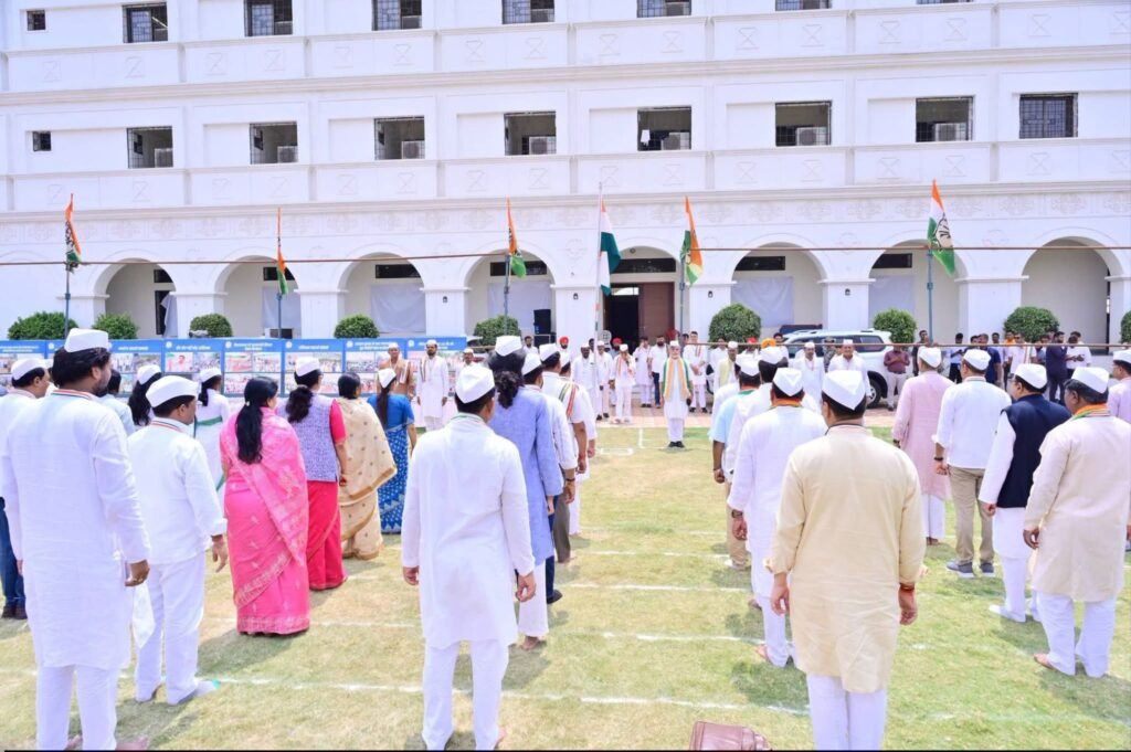 काम करने की नई ऊर्जा मिली अध्यक्षों को-कांग्रेस जिला अध्यक्षों के 10 दिवसीय प्रशिक्षण शिविर का हुआ 29 जून को समापन शक्ति जिला अध्यक्ष रश्मि गबेल भी पहुंची आवासिय प्रशिक्षण में. अंतिम दिवस राज्यसभा सांसद पवन खेड़ा ने किया समापन. पीसीसी अध्यक्ष दीपक बैज एवं नेता प्रतिपक्ष महंत भी रहे मौजूद. रश्मि गबेल ने कहा- शिविर में रहकर बहुत कुछ सीखने को मिला kshititech