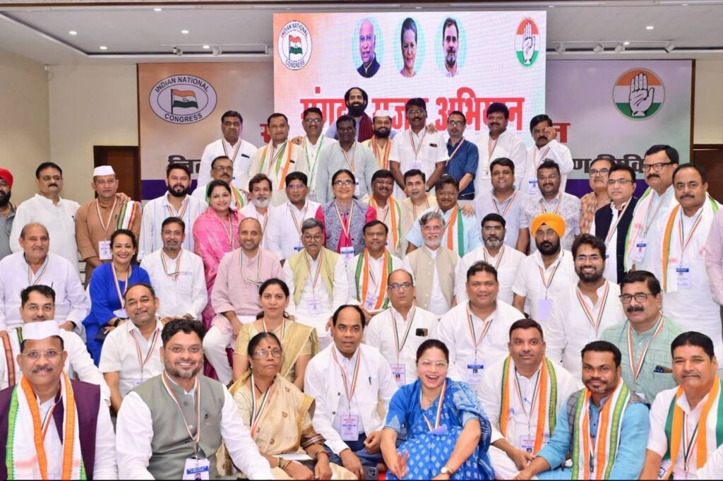काम करने की नई ऊर्जा मिली अध्यक्षों को-कांग्रेस जिला अध्यक्षों के 10 दिवसीय प्रशिक्षण शिविर का हुआ 29 जून को समापन शक्ति जिला अध्यक्ष रश्मि गबेल भी पहुंची आवासिय प्रशिक्षण में. अंतिम दिवस राज्यसभा सांसद पवन खेड़ा ने किया समापन. पीसीसी अध्यक्ष दीपक बैज एवं नेता प्रतिपक्ष महंत भी रहे मौजूद. रश्मि गबेल ने कहा- शिविर में रहकर बहुत कुछ सीखने को मिला kshititech