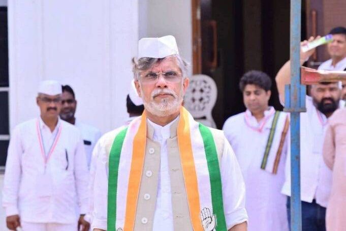 काम करने की नई ऊर्जा मिली अध्यक्षों को-कांग्रेस जिला अध्यक्षों के 10 दिवसीय प्रशिक्षण शिविर का हुआ 29 जून को समापन शक्ति जिला अध्यक्ष रश्मि गबेल भी पहुंची आवासिय प्रशिक्षण में. अंतिम दिवस राज्यसभा सांसद पवन खेड़ा ने किया समापन. पीसीसी अध्यक्ष दीपक बैज एवं नेता प्रतिपक्ष महंत भी रहे मौजूद. रश्मि गबेल ने कहा- शिविर में रहकर बहुत कुछ सीखने को मिला kshititech