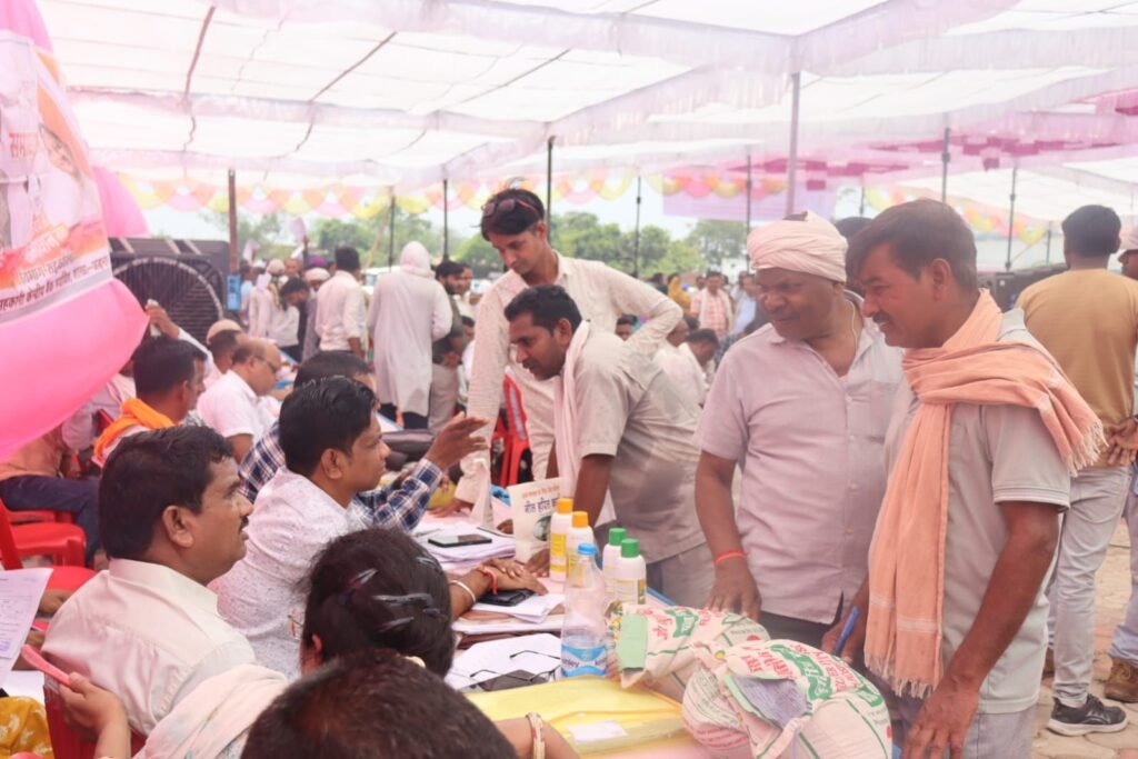 शक्ति जिले में निजी उर्वरक व्यापारियों पर कृषि विभाग की बड़ी कार्यवाही।कालाबाजारी और अवैध भंडारण पर सख्ती, बिना नवीनीकरण उर्वरक व्यापार करने वाले प्रतिष्ठानों पर कार्यवाही। 1 जून को बंदोरा में हुआ समाधान शिविर. 3 जून को अचानकपुर में होगा शिविर. जिला कलेक्टर तोपनो के निर्देशन में जिले में हो रहा सुशासन तिहार के समाधान शिविरों का आयोजन शक्ति जिले में निजी उर्वरक व्यापारियों पर कृषि विभाग की बड़ी कार्यवाही।कालाबाजारी और अवैध भंडारण पर सख्ती, बिना नवीनीकरण उर्वरक व्यापार करने वाले प्रतिष्ठानों पर कार्यवाही। 1 जून को बंदोरा में हुआ समाधान शिविर. 3 जून को अचानकपुर में होगा शिविर. जिला कलेक्टर तोपनो के निर्देशन में जिले में हो रहा सुशासन तिहार के समाधान शिविरों का आयोजन kshititech