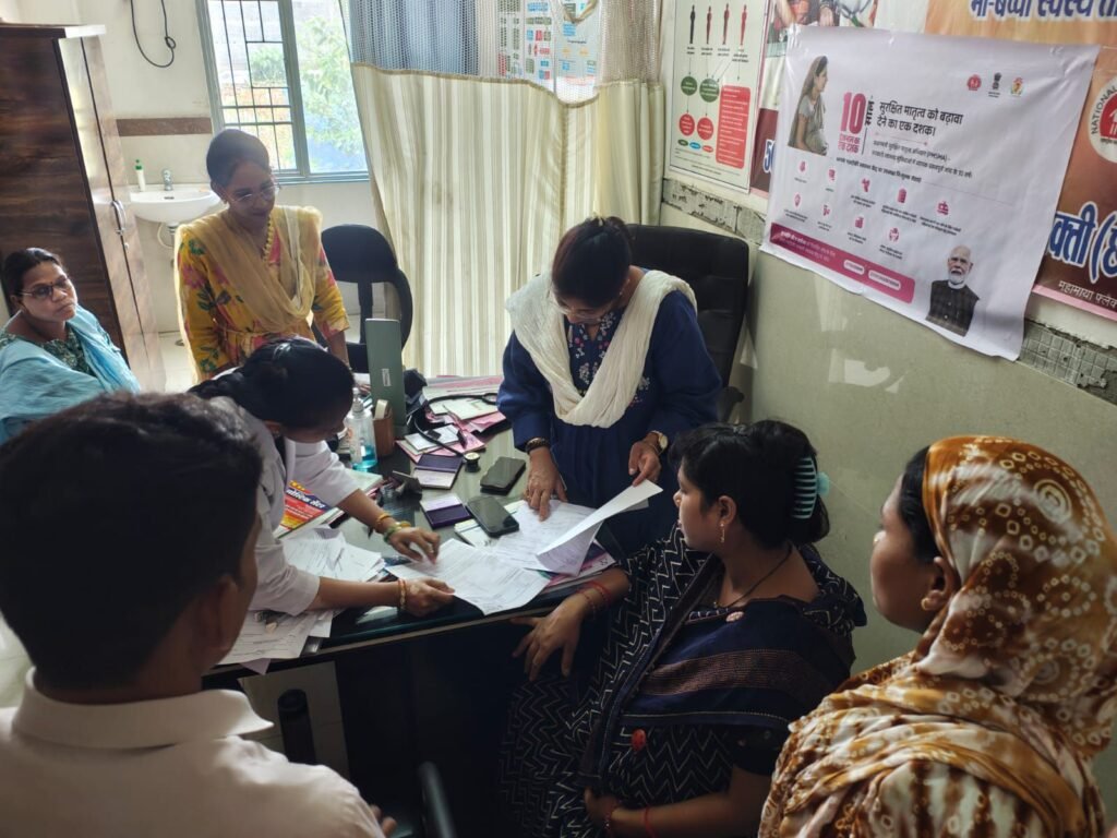 9 जून को शक्ति जिले में गर्भवती महिलाओं को दी जा रही स्वास्थ्य सुविधाओं का निरीक्षण किया सीएमएचओ मैडम ने. डॉक्टर पूजा अग्रवाल ने प्रधानमंत्री सुरक्षित मातृत्व अभियान को लेकर दिए अधिकारियों को निर्देश. अस्पताल पहुंची गर्भवती महिलाओं से चर्चा भी की सीएमएचओ मैडम ने kshititech