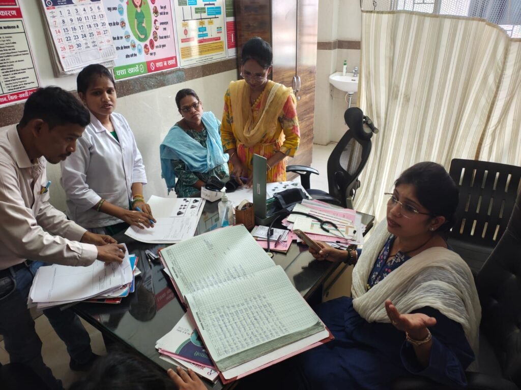 9 जून को शक्ति जिले में गर्भवती महिलाओं को दी जा रही स्वास्थ्य सुविधाओं का निरीक्षण किया सीएमएचओ मैडम ने. डॉक्टर पूजा अग्रवाल ने प्रधानमंत्री सुरक्षित मातृत्व अभियान को लेकर दिए अधिकारियों को निर्देश. अस्पताल पहुंची गर्भवती महिलाओं से चर्चा भी की सीएमएचओ मैडम ने kshititech