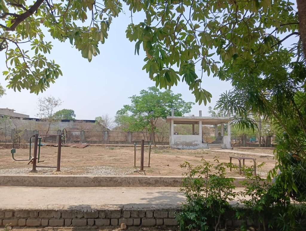 श्रम शक्ति से करेंगे काया कल्प -मुखर्जी उद्यान पुष्प वाटिका की देखरेख एवं साफ सफाई करने की अनुमति मांगी शहर की सिद्ध श्री हनुमान परिवार ने.10 जून को नगर पालिका अध्यक्ष को दिया गया ज्ञापन. गार्डन को व्यवस्थित करने में अपना श्रम लगाएंगे समिति के सदस्य. नगर पालिका द्वारा 20 सालों पहले स्थापित की गई थी पुष्प वाटिका श्रम शक्ति से करेंगे काया कल्प -मुखर्जी उद्यान पुष्प वाटिका की देखरेख एवं साफ सफाई करने की अनुमति मांगी शहर की सिद्ध श्री हनुमान परिवार ने.10 जून को नगर पालिका अध्यक्ष को दिया गया ज्ञापन. गार्डन को व्यवस्थित करने में अपना श्रम लगाएंगे समिति के सदस्य. नगर पालिका द्वारा 20 सालों पहले स्थापित की गई थी पुष्प वाटिका kshititech