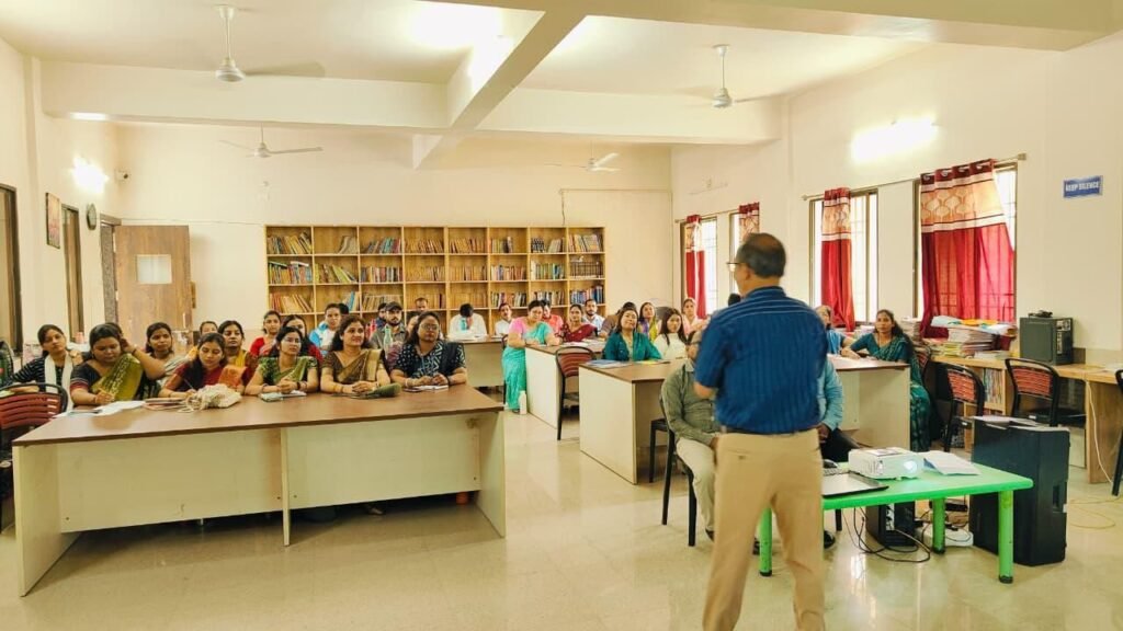 सर्वश्रेष्ठ सीबीएसई स्कूल-संस्कार पब्लिक स्कूल में गूँजा 'नई शिक्षा नीति' का मंत्र: शिक्षकों के लिए आयोजित हुआ 'एनसीएफ आधारित आकलन एवं मूल्यांकन' प्रशिक्षण सर्वश्रेष्ठ सीबीएसई स्कूल-संस्कार पब्लिक स्कूल में गूँजा 'नई शिक्षा नीति' का मंत्र: शिक्षकों के लिए आयोजित हुआ 'एनसीएफ आधारित आकलन एवं मूल्यांकन' प्रशिक्षण kshititech