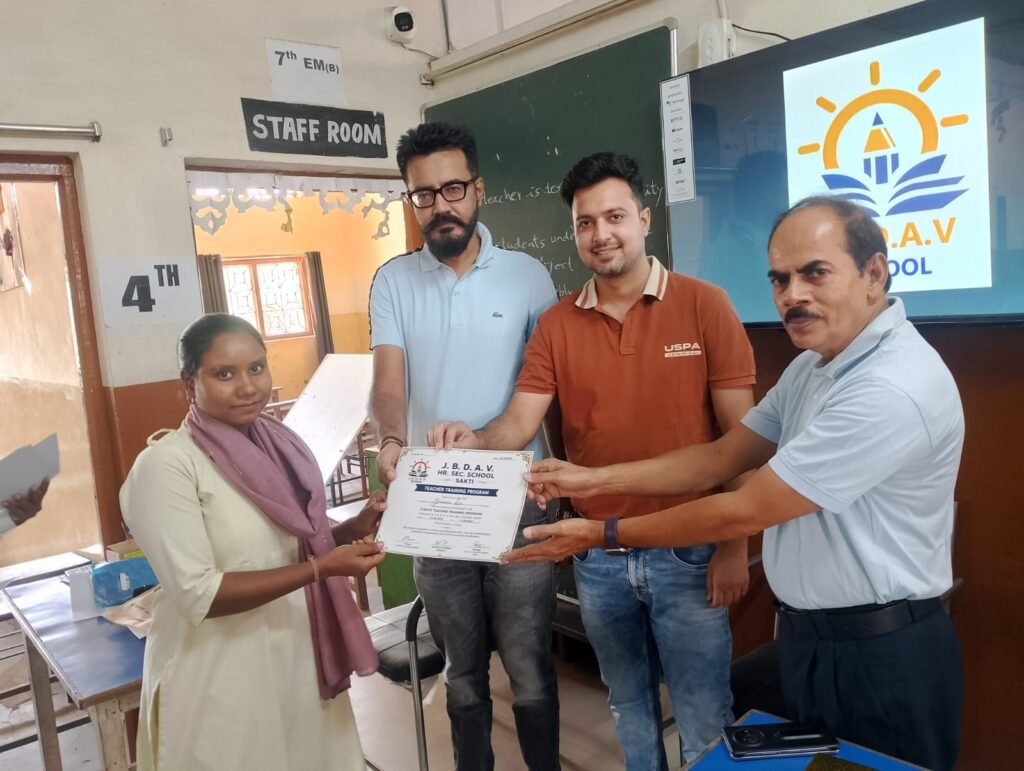 शिक्षकों की दक्षता बढ़ाने की पहल-शिक्षाविद पी श्रीनिवास राव के मार्गदर्शन में दो दिवसीय शिक्षक प्रशिक्षण का कार्यक्रम संपन्न. श्री राव ने कहा-शिक्षक विद्यार्थियों के हैं भविष्य निर्माता.शिक्षा को रोचक एवं प्रभावी बनाने के लिए प्रेरित किया राव जी ने kshititech